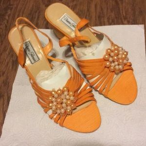Diane Gilman NWOT orange satin wedge